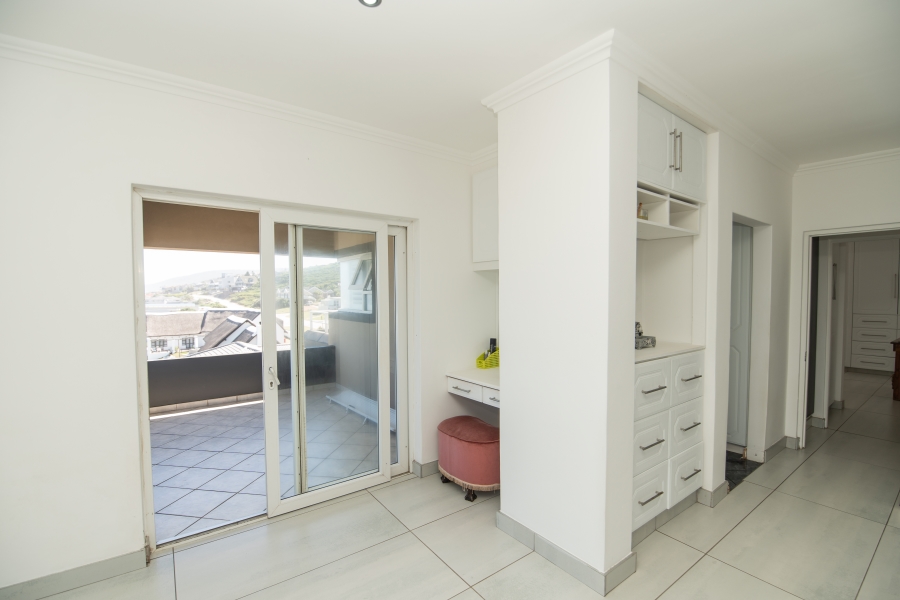 6 Bedroom Property for Sale in Beachview Eastern Cape